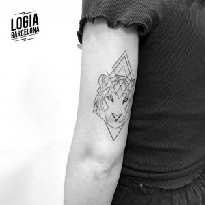 tatuaje-tigre-lineas-ferran-torre-logia-barcelona  